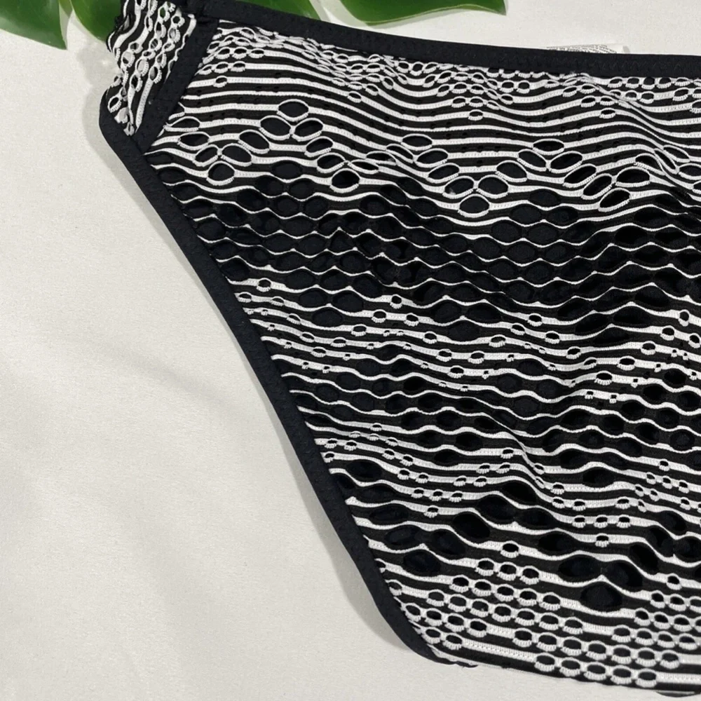 NEW Becca‎ [ Medium ] Reveal Hipster Bikini Bottoms in Black/White